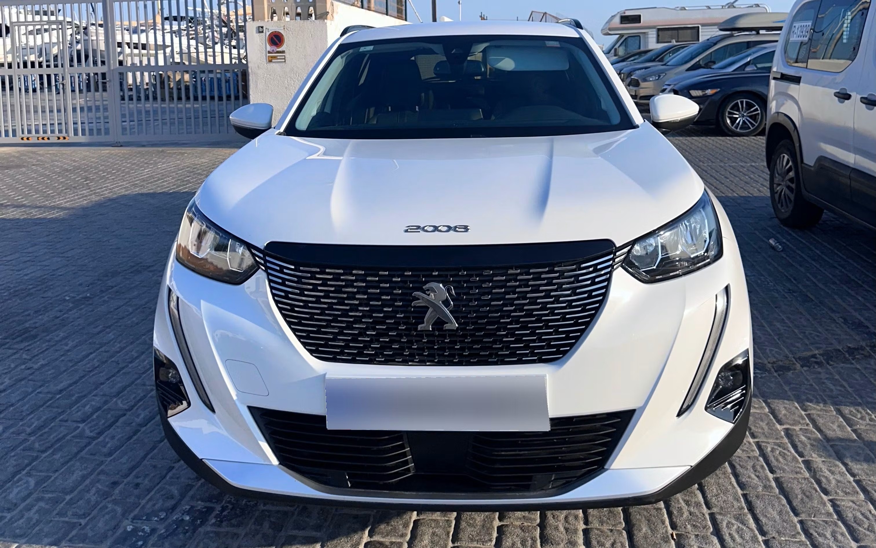 Peugeot 2008 SUV de alquiler en Mallorca con entrega en el aeropuerto de Palma